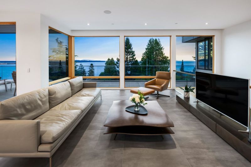 15493 Royal Avenue, White Rock, BC