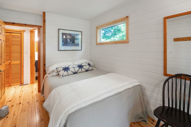 1214 Purdy Road, Windermere, ON