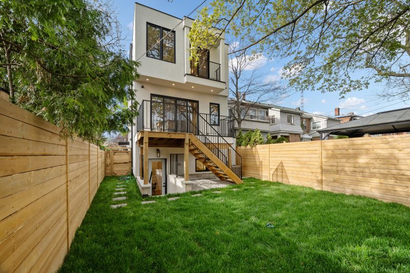 1 Graham Gardens, York, Toronto, ON, Canada, Toronto, ON