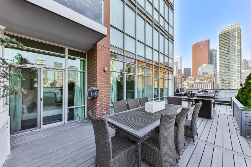 112 George Street #902, Toronto, ON
