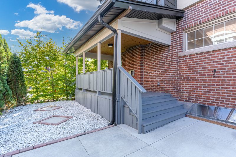 100 Kensington Avenue South, Hamilton, ON