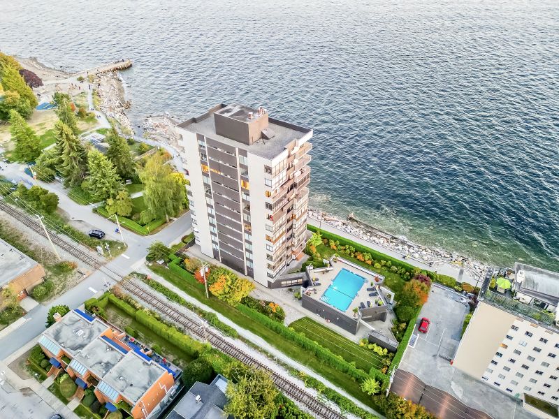 111 18th Street, West Vancouver, BC