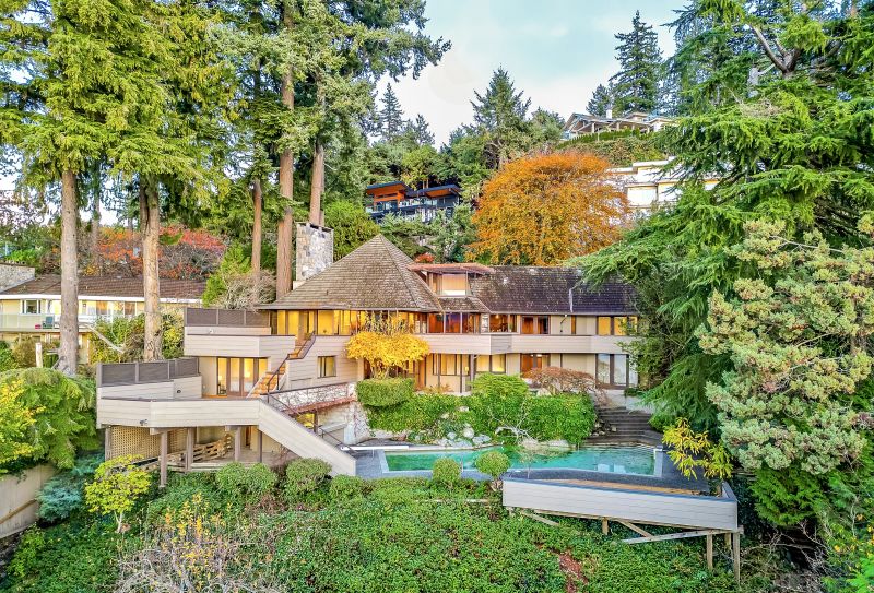 6225 St Georges Pl, West Vancouver, BC