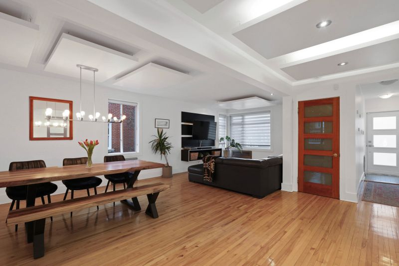5042 Av. Jeanne-d'Arc, Montreal, QC