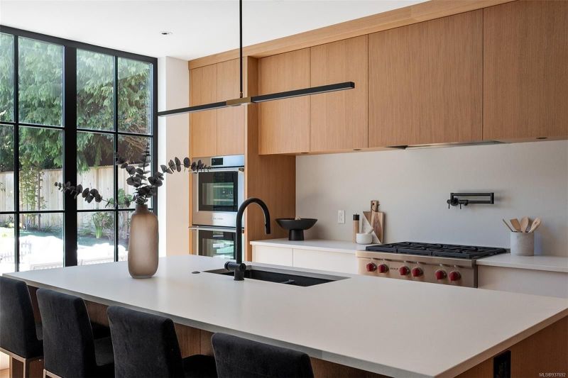 2651 Anscomb Place, Victoria, BC