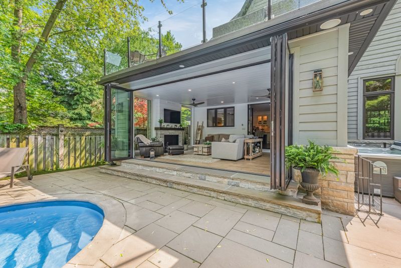 17 Wenonah Drive, Mississauga, ON