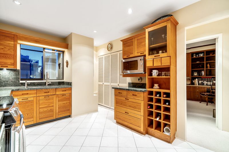 111 18th Street, West Vancouver, BC