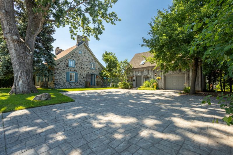 601-601a Boulevard de Mortagne, Boucherville, QC, Canada, Boucherville, QC
