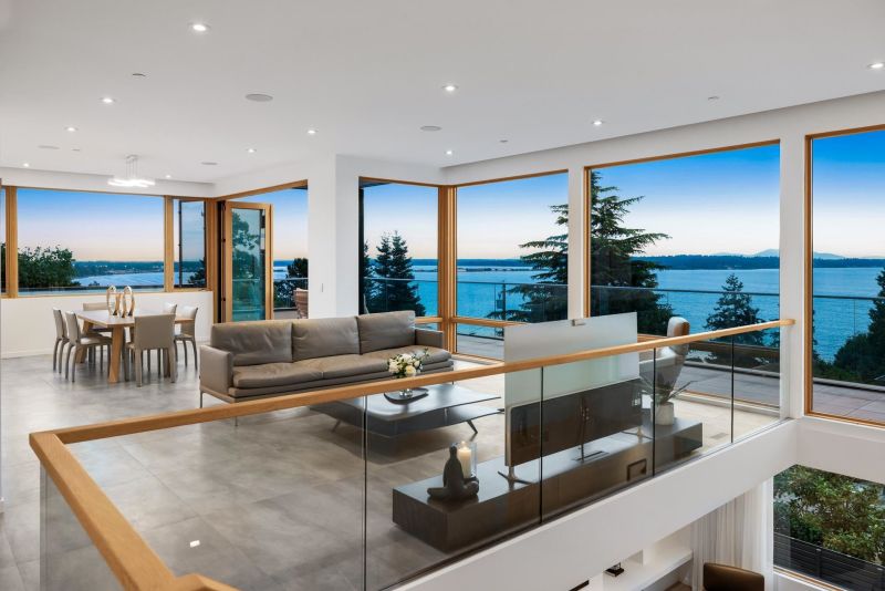 15493 Royal Avenue, White Rock, BC