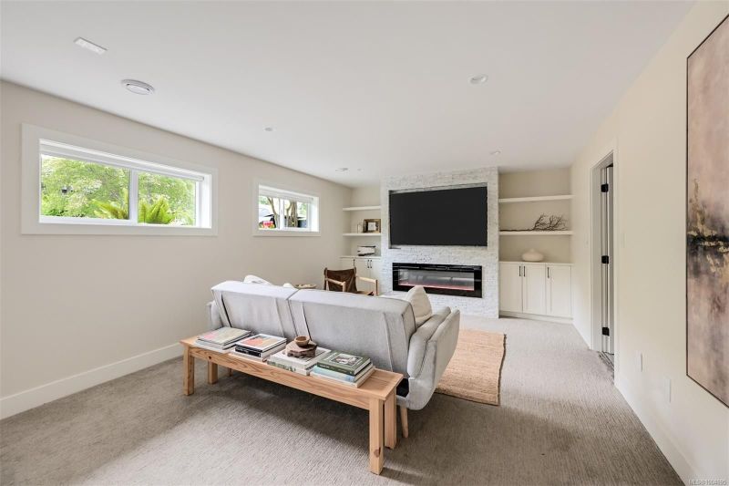 2091 Stonehewer Place, Victoria, BC