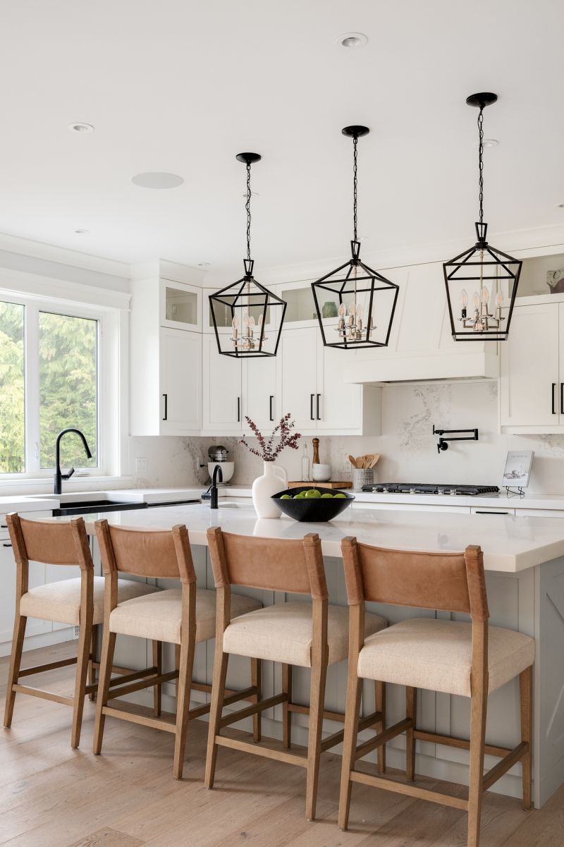 3880 Cadboro Bay Rd, Victoria, BC