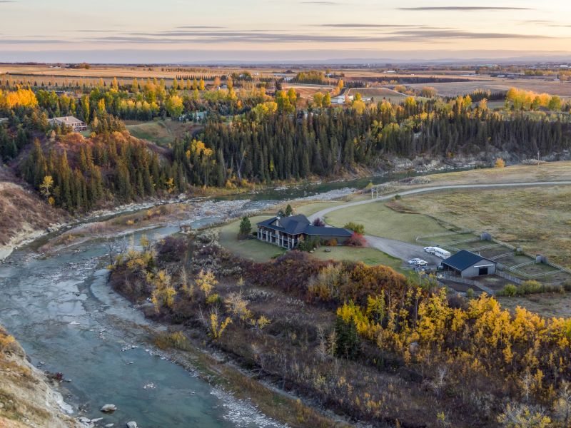 354146 104 Street East, Aldersyde, AB