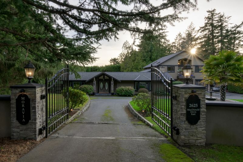 2625 Macdonald Drive East, Victoria, BC