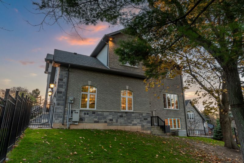 175 Oakhill Place, Ancaster, ON