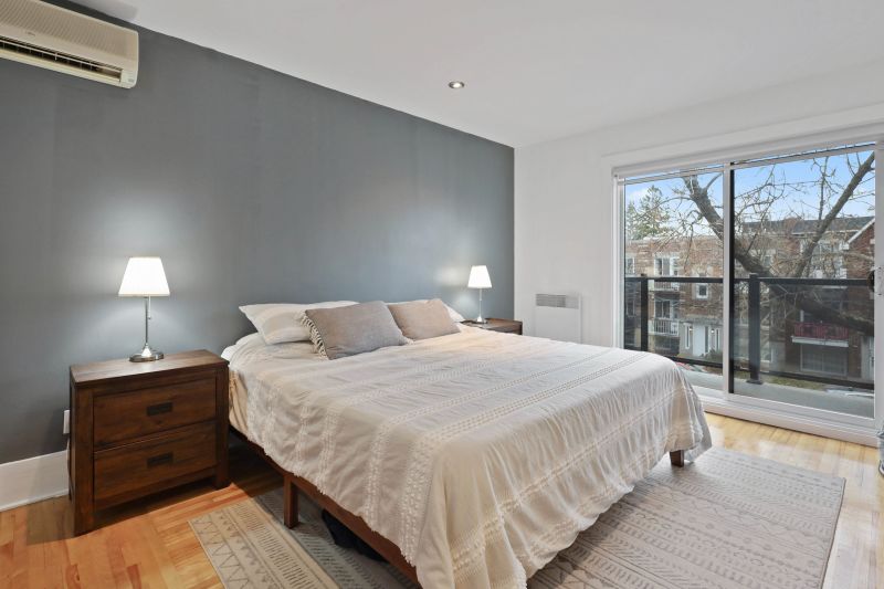 5042 Av. Jeanne-d'Arc, Montreal, QC