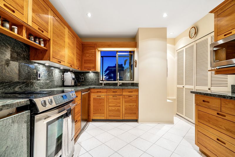 111 18th Street, West Vancouver, BC