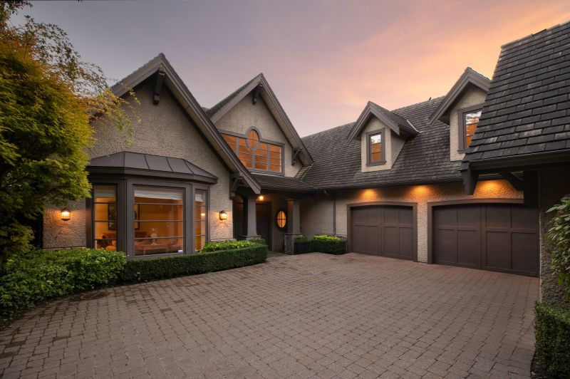 3470 Mathers Avenue, West Vancouver, BC