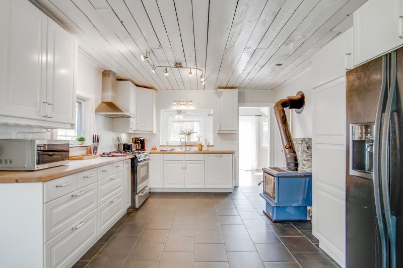 2827 Muskoka Road 118 West, Port Carling, ON