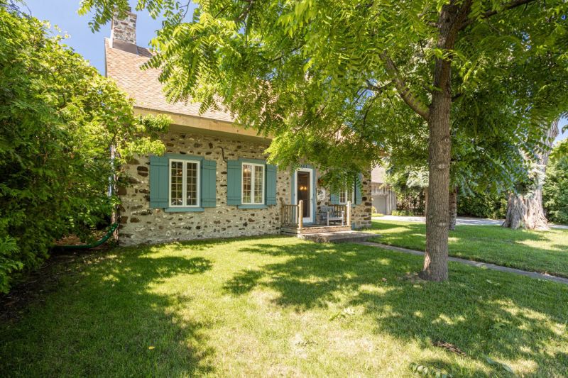 601-601a Boulevard de Mortagne, Boucherville, QC, Canada, Boucherville, QC