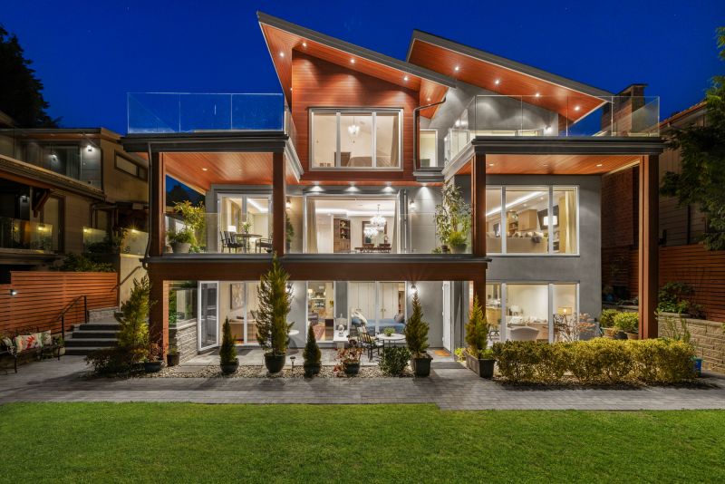 2449 Kings Avenue, West Vancouver, BC