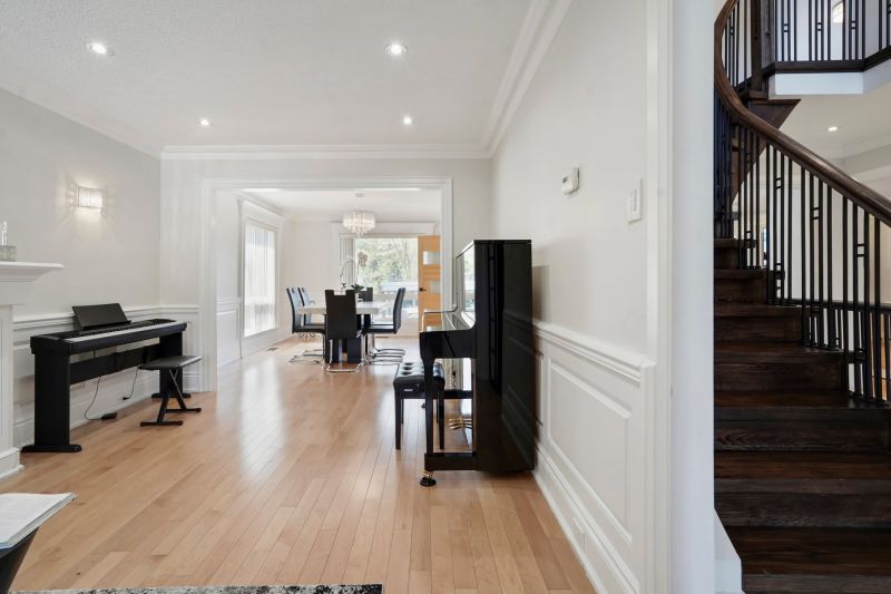 1414 Cawthra Road, Mississauga, ON