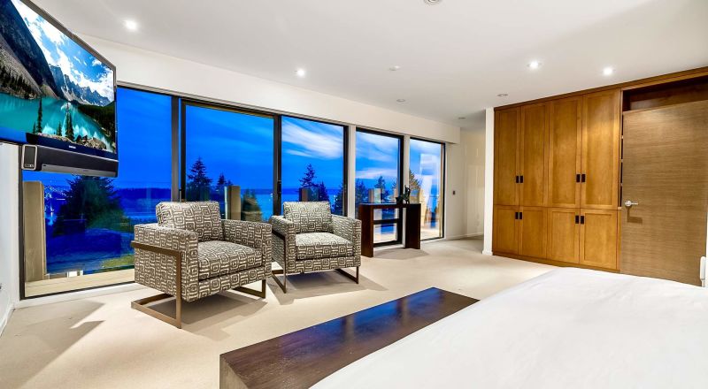 875 Aubeneau Crescent, West Vancouver, BC