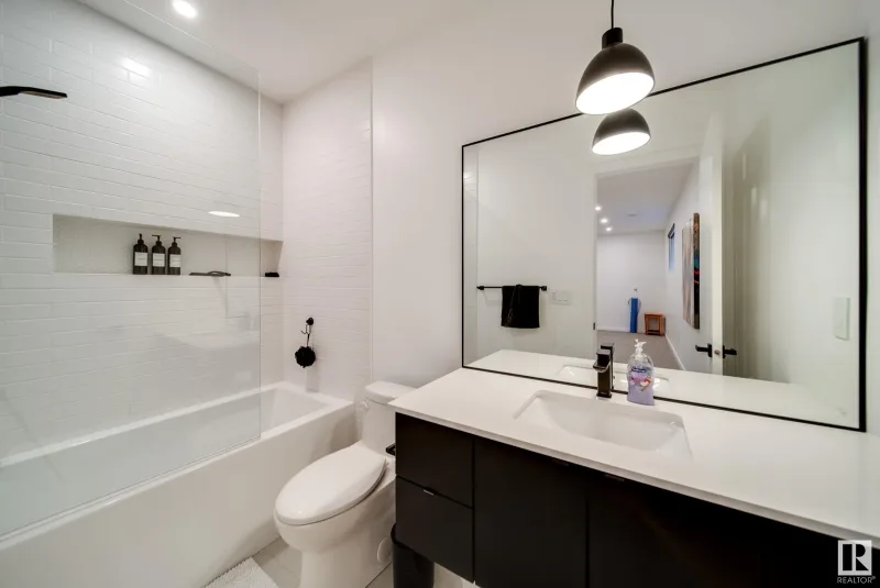 10226 146 St NW, Edmonton, AB