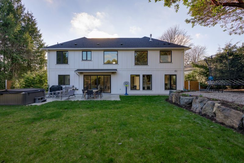 3880 Cadboro Bay Rd, Victoria, BC