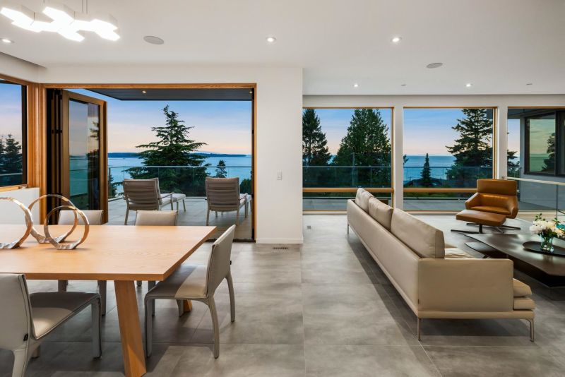 15493 Royal Avenue, White Rock, BC
