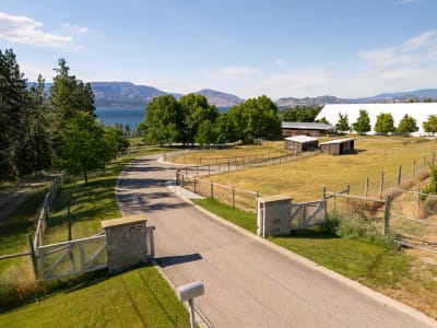 Luxury estate at 4840 Lakeshore Road, Kelowna, BC — photo 2