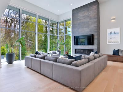 Luxury estate at 1102 Crestview Street, Oakville, ON — photo 9