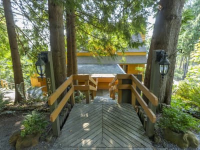 Luxury estate at 270 Mountain Drive, Lions Bay, BC — photo 3
