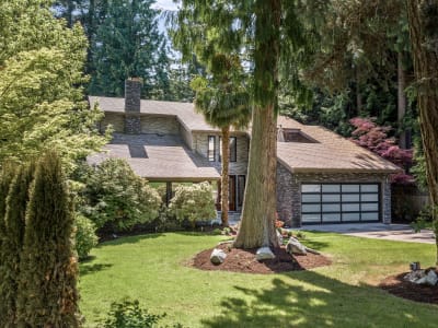 Luxury estate at 1007 Kentwood Place, Victoria, BC — photo 2