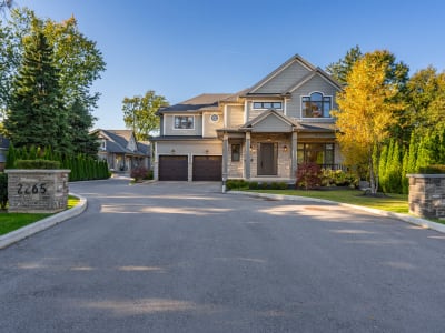 Luxury estate at 2265 Lakeshore Road #3, Burlington, ON — photo 2