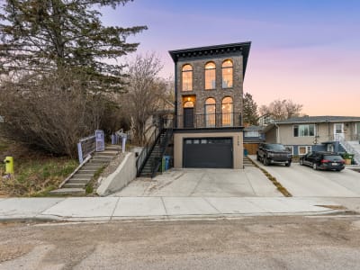 Luxury estate at 1129 Maggie Street Southeast, Calgary, AB — photo 2