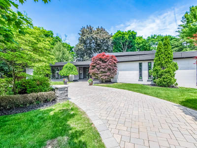 Luxury estate at 621 Sir Richards Road, Mississauga, ON — photo 2