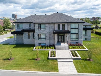 Luxury estate at 3830 Rue Leningrad, Brossard — photo 1