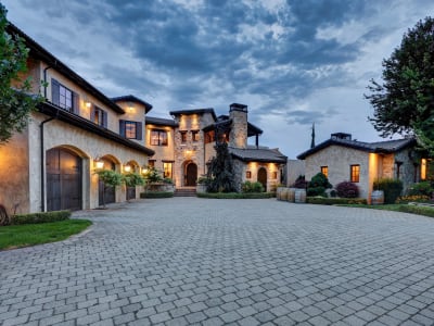 Luxury estate at 4303 Takla Road, Kelowna, BC — photo 3