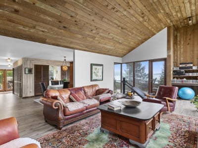 Luxury estate at 115 Isleview Place, Lions Bay, BC — photo 3