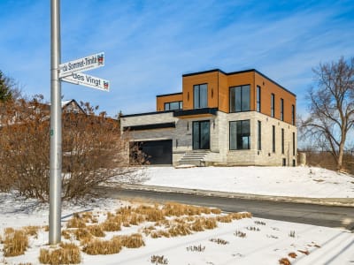 Luxury estate at 2040 Rue du Sommet Trinité, Saint-Bruno-de-Montarville, QC — photo 1