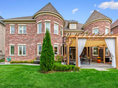 Luxury estate at 28 Chuck Ormsby Crescent, King City, ON — photo 4