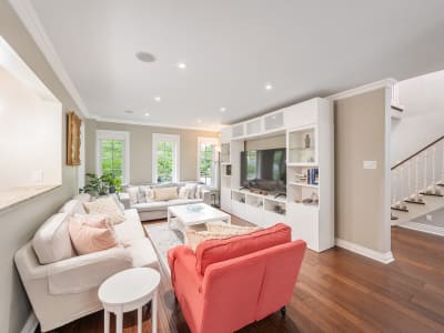 Luxury estate at 63 Deerglen Terrace, Aurora, ON — photo 7