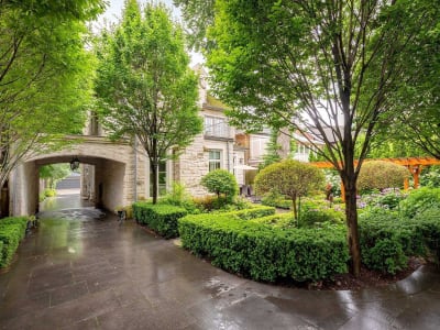 Luxury estate at 2 Montclair Avenue, Toronto — photo 12