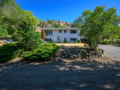 Luxury estate at 7917 Buchanan Road, Vernon, BC — photo 2