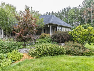 Luxury estate at 37 Ranch Rd, Brantford, ON — photo 3