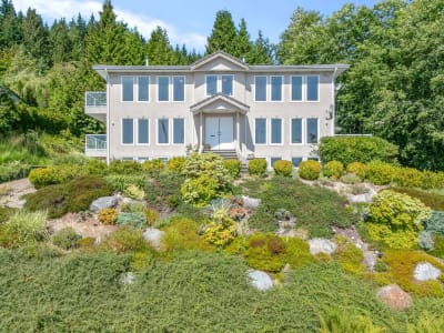 Luxury estate at 530 Craigmohr Drive, West Vancouver, BC — photo 2
