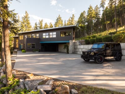 Luxury estate at 324 Clifton Road, Kelowna, BC — photo 2