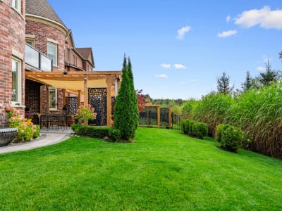Luxury estate at 28 Chuck Ormsby Crescent, King City, ON — photo 3