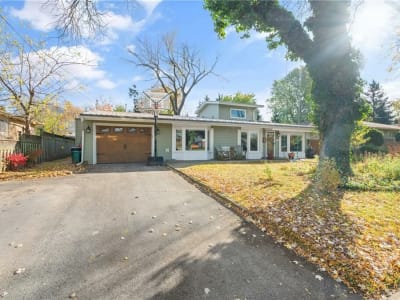 Luxury estate at 5134 Shirley Avenue, Niagara Falls, ON — photo 2
