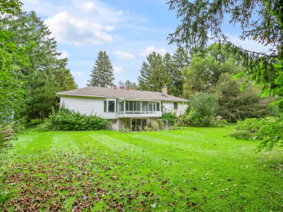 Luxury estate at 49 Thornwood Drive, Hamilton, ON — photo 13